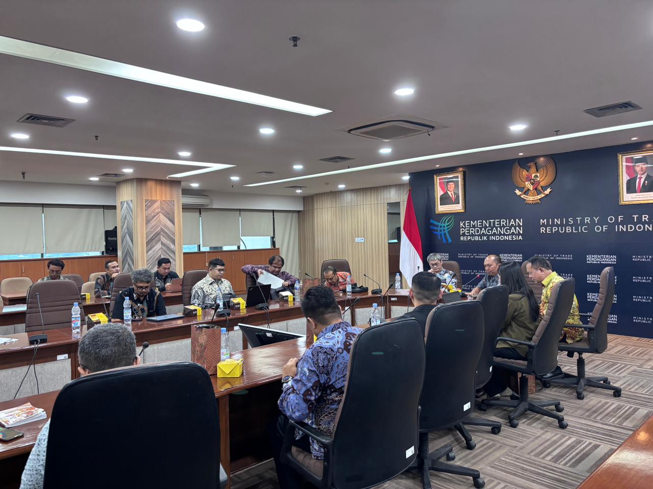 Focus Group Discussion (FGD) KEMETERIAN PERDAGANGAN Pemanfaatan Rancangan Klasifikasi Kerja Nasional Indonesia (RKKNI) Bidang Perdagangan Barang Secara Eceran Melalui Pemesanan Online 11 Desember 2025