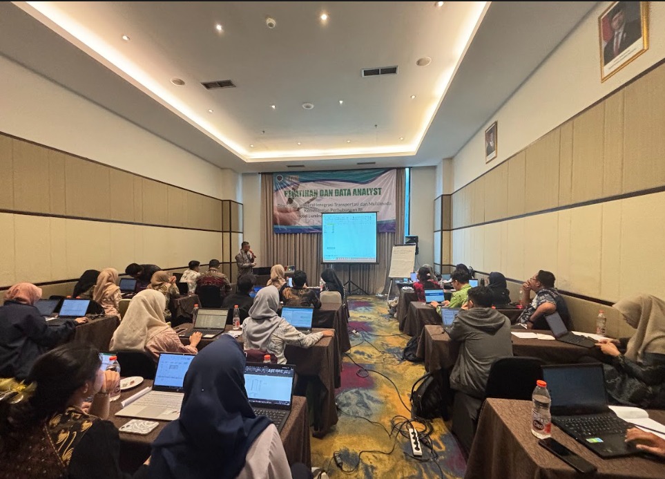 Pelatihan dan Sertifikasi BNSP Data Analyst Kementerian Perhubungan Republik Indonesia 09–10 Oktober 2025